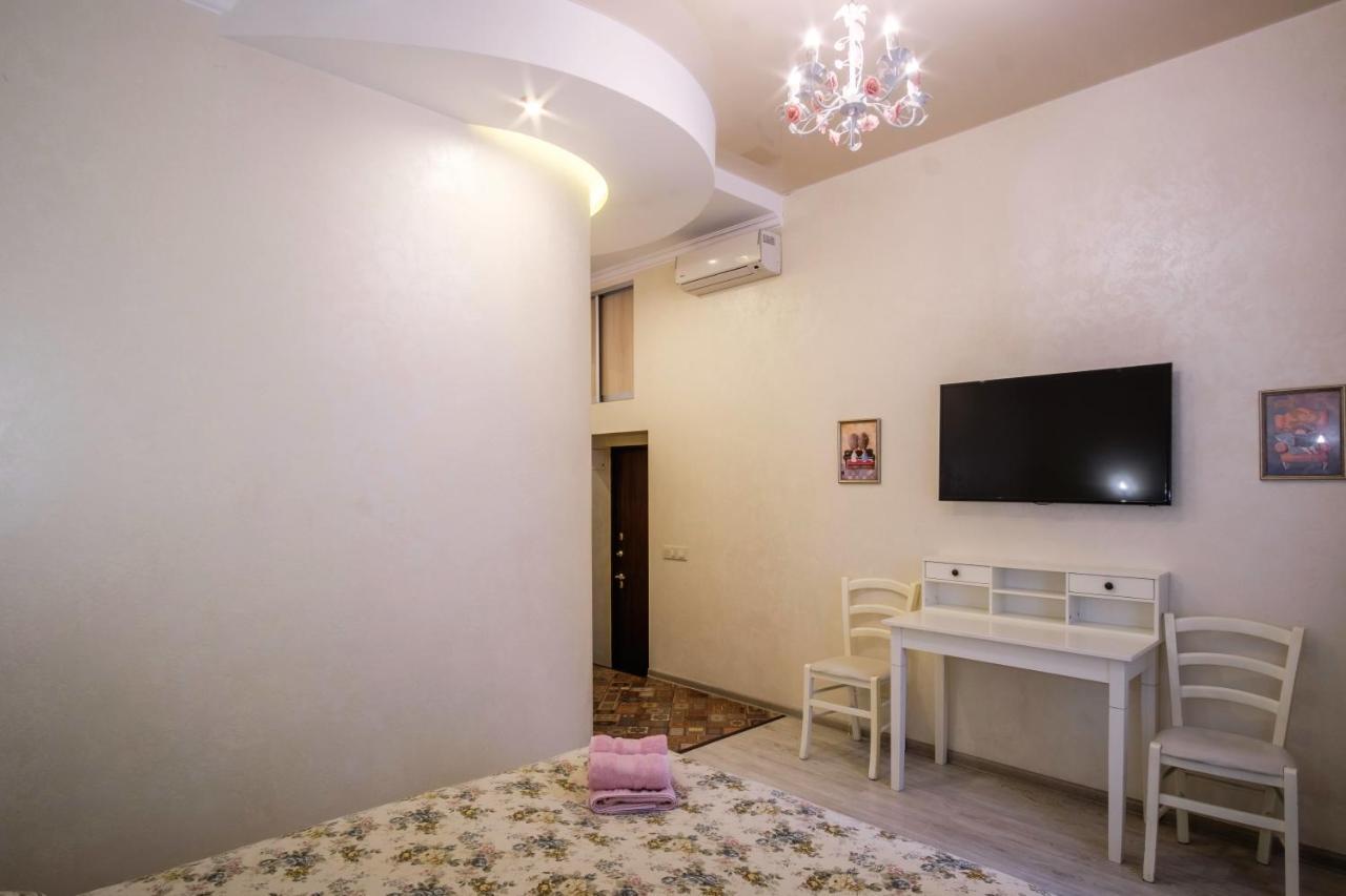 Studio Near Deribasovskaya Одеса Екстериор снимка